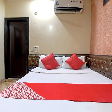 Oyo Flagship 81569 The Red Rose Inn New Delhi Bagian luar foto