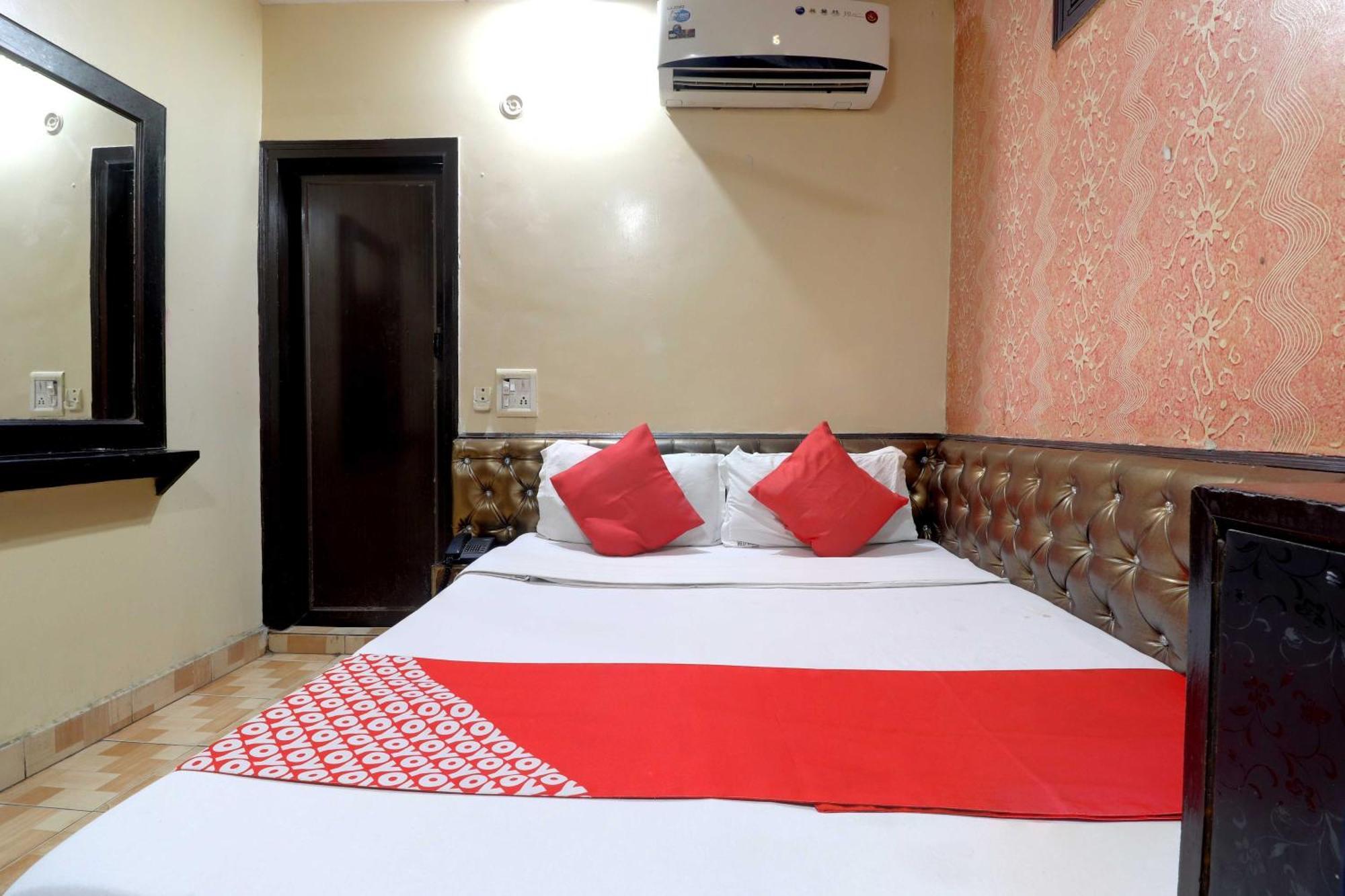 Oyo Flagship 81569 The Red Rose Inn New Delhi Bagian luar foto