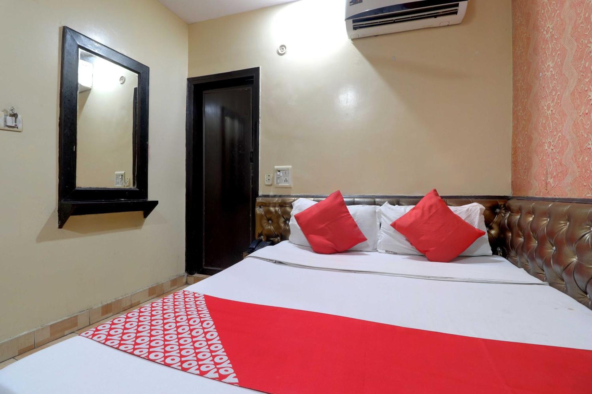 Oyo Flagship 81569 The Red Rose Inn New Delhi Bagian luar foto