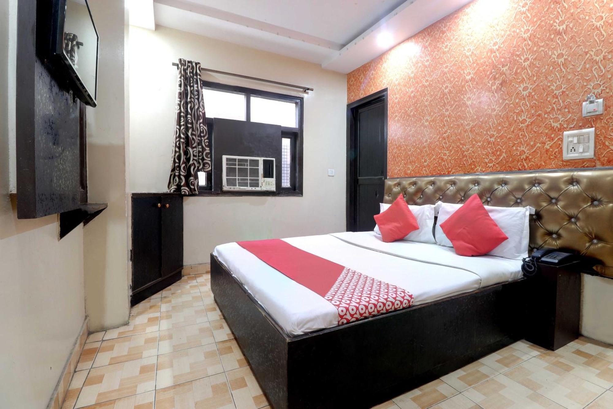 Oyo Flagship 81569 The Red Rose Inn New Delhi Bagian luar foto