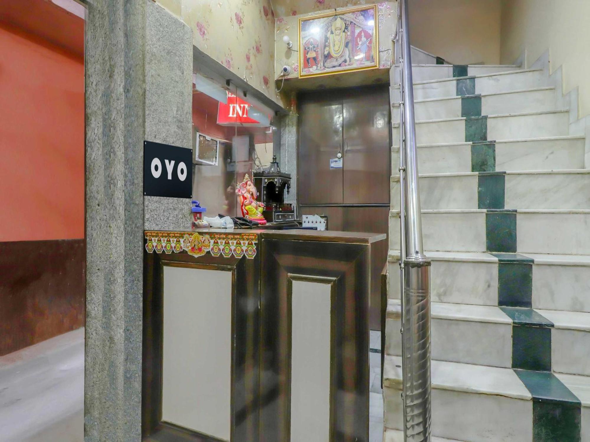 Oyo Flagship 81569 The Red Rose Inn New Delhi Bagian luar foto
